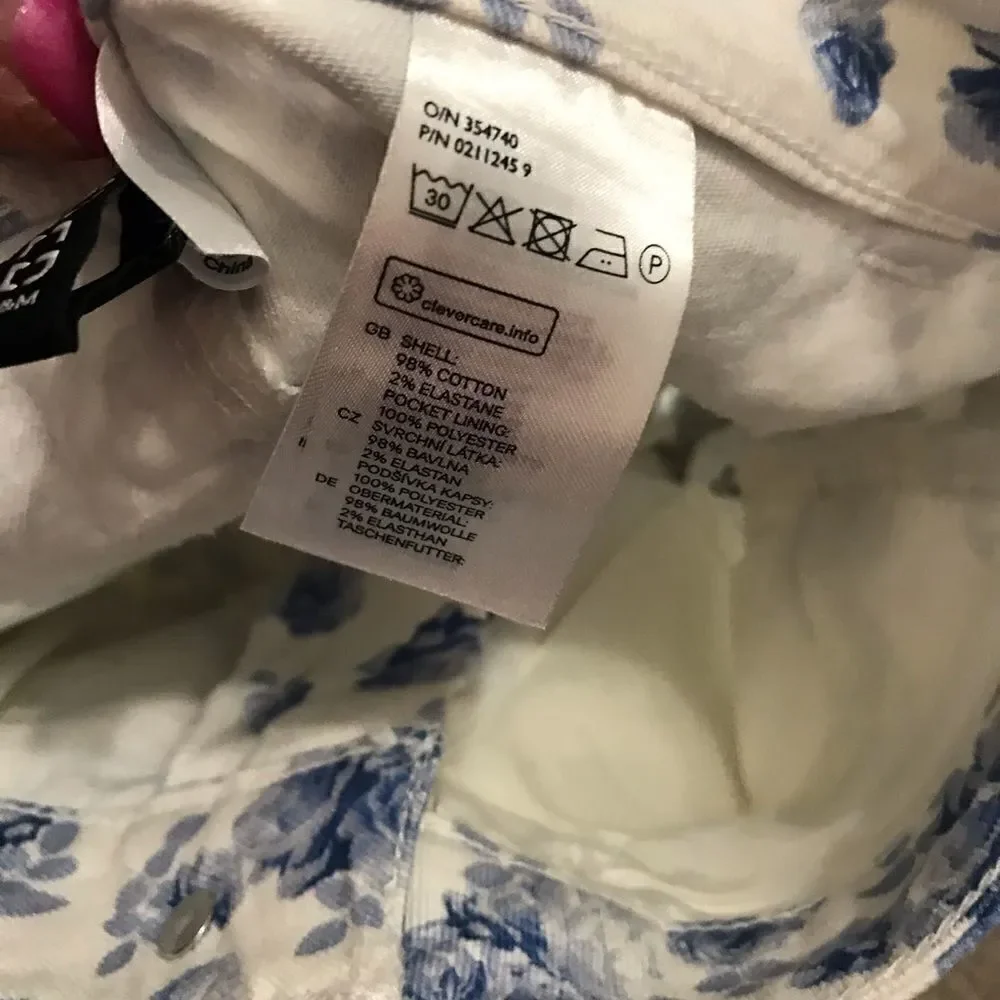 NWT H&M Divided Shorts White Blue Flower Size 4